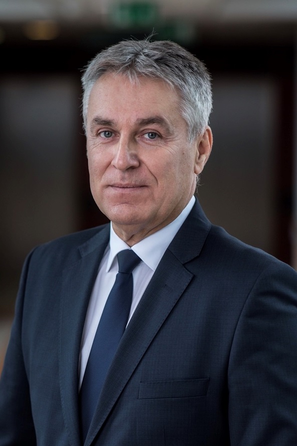 Dr. Bedros Jonathán Róbert